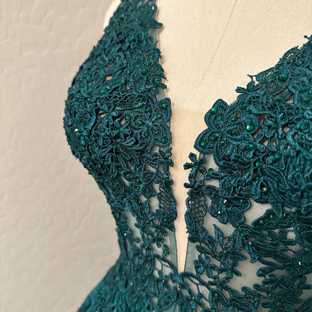 NEW JOVANI SZ 8 HUNTER GREEN NUDE ILLUSION FIT FLARE BEADED LACE FORMAL DRESS - Picture 6 of 14